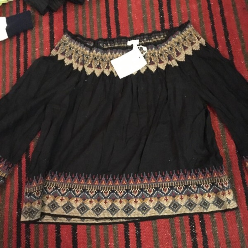 Joie off the shoulder top